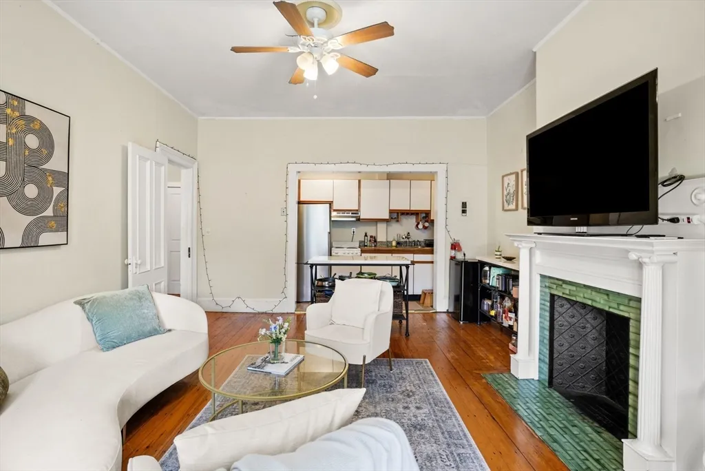 3 bed, 1 bath apartment for rent at 296 Marlborough Unit 6, Back Bay — photo 2 of 23