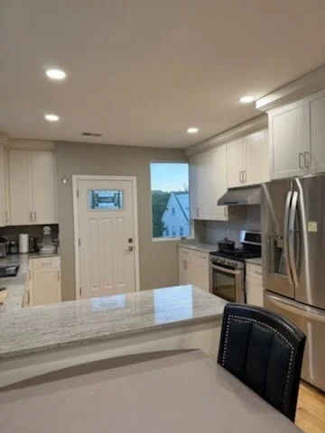3 bed, 1 bath apartment for rent at 296 Summit Ave Unit 3, Brighton — photo 4 of 13