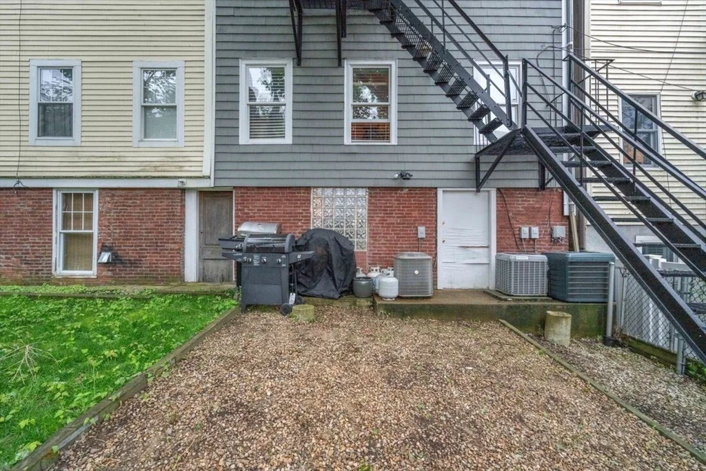 1 bed, 1 bath apartment for rent at 296 W 3rd Unit 2, South Boston — photo 13 of 15