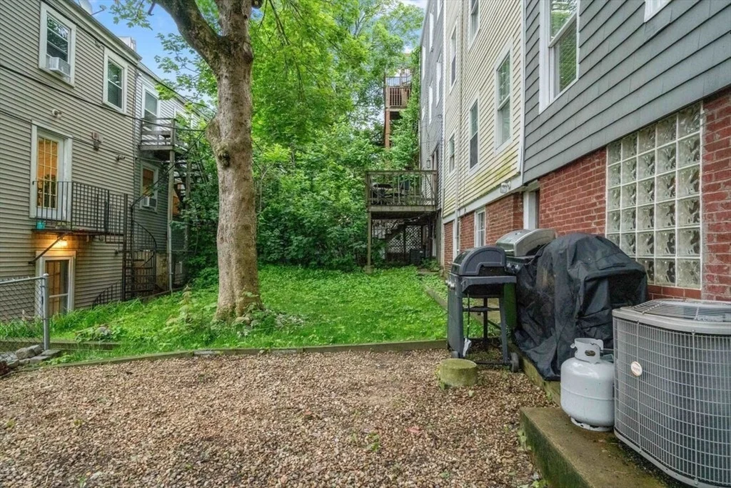 1 bed, 1 bath apartment for rent at 296 W 3rd Unit 2, South Boston — photo 14 of 15