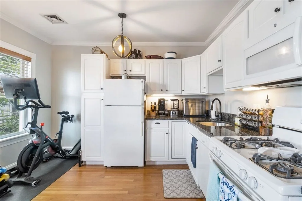 1 bed, 1 bath apartment for rent at 296 W 3rd Unit 2, South Boston — photo 5 of 15