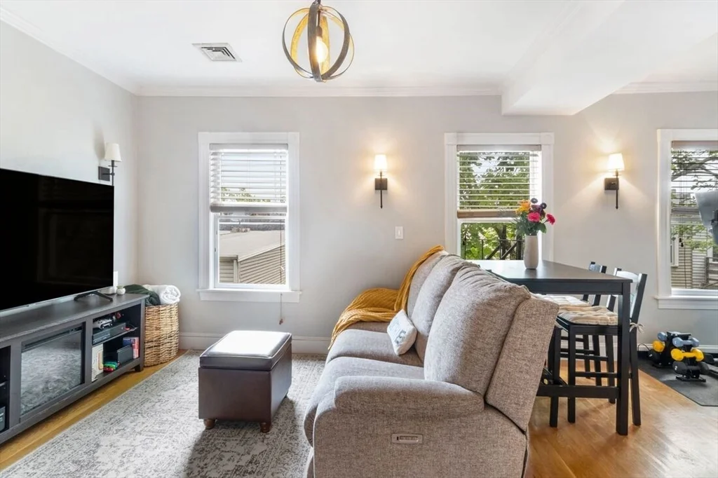 1 bed, 1 bath apartment for rent at 296 W 3rd Unit 2, South Boston — photo 1 of 15