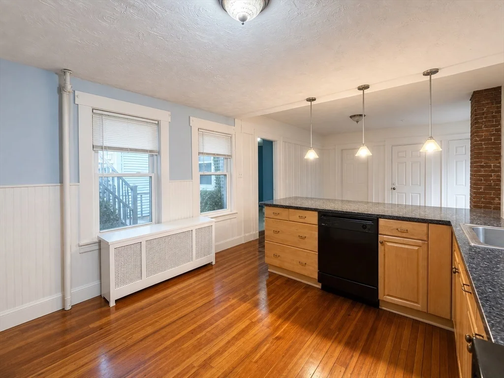 2 bed, 1 bath apartment for rent at 296 West 5th St Unit 1, South Boston — photo 5 of 25