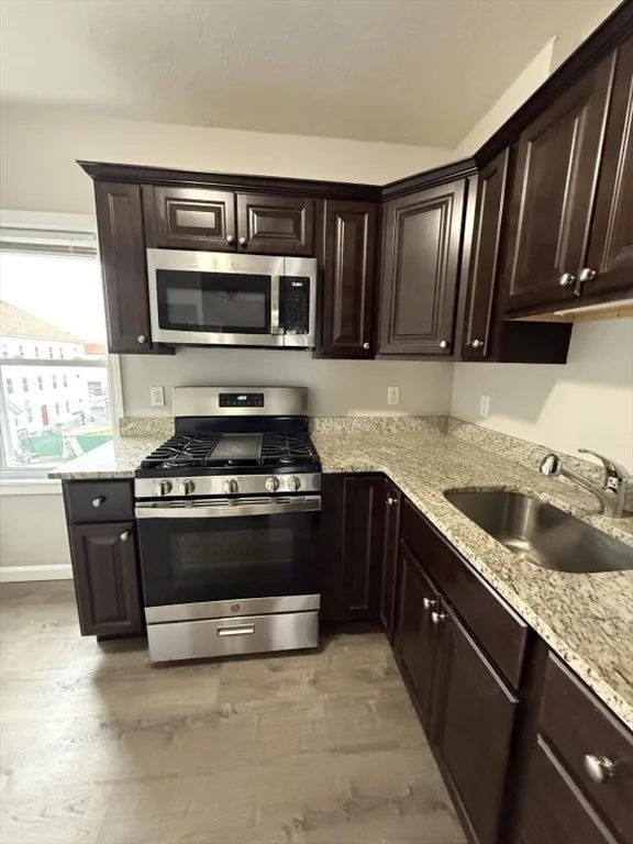 2 bed, 1 bath apartment for rent at 297-301 Flint Unit 3W, Fall River — photo 1 of 7
