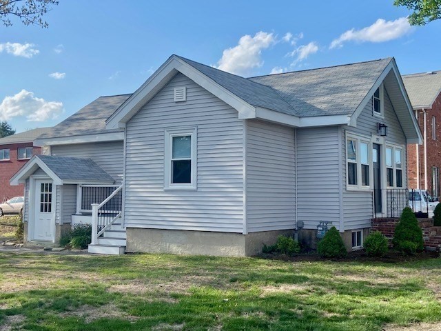 2 bed, 1 bath apartment for rent at 297 Chestnut St, Needham — photo 3 of 15