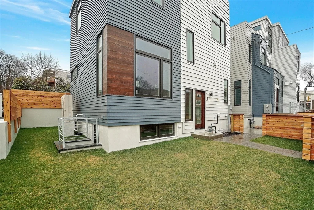 4 bed, 3 bath apartment for rent at 297 Concord Ave Unit 1, Neighborhood Nine — photo 3 of 20