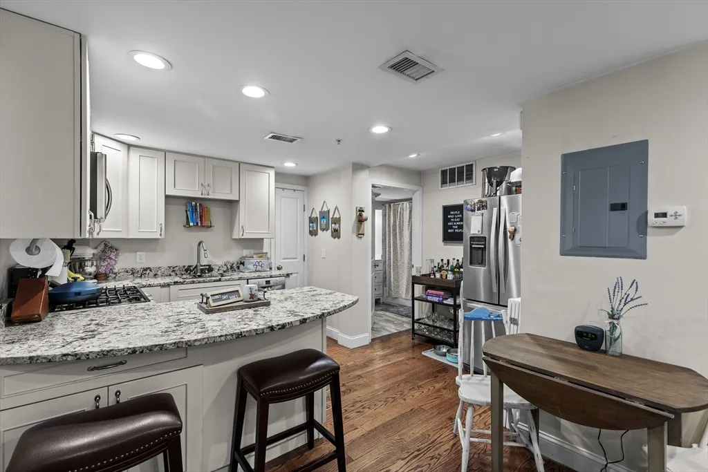 Studio bed, 1 bath apartment for rent at 297 D St Unit 1, South Boston — photo 9 of 12
