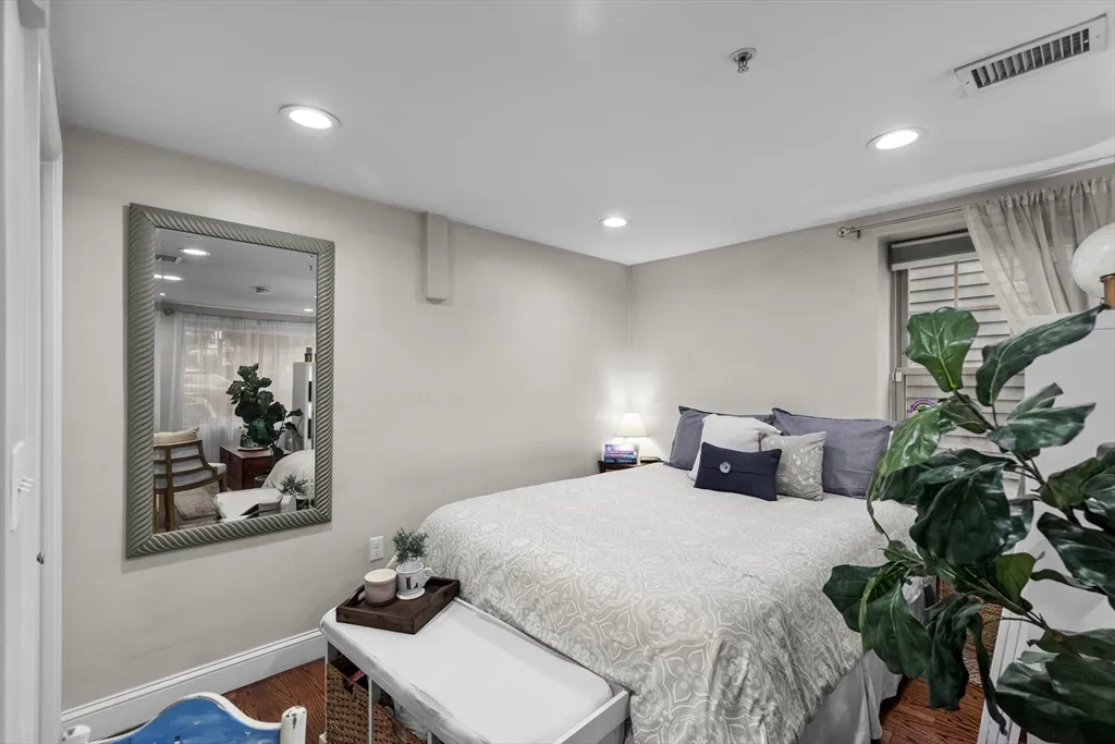 Studio bed, 1 bath apartment for rent at 297 D St Unit 1, South Boston — photo 6 of 12