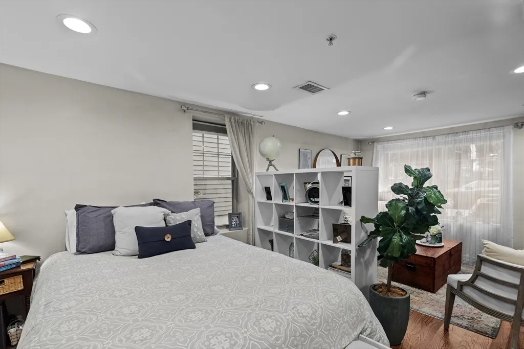 Studio bed, 1 bath apartment for rent at 297 D St Unit 1, South Boston — photo 7 of 12