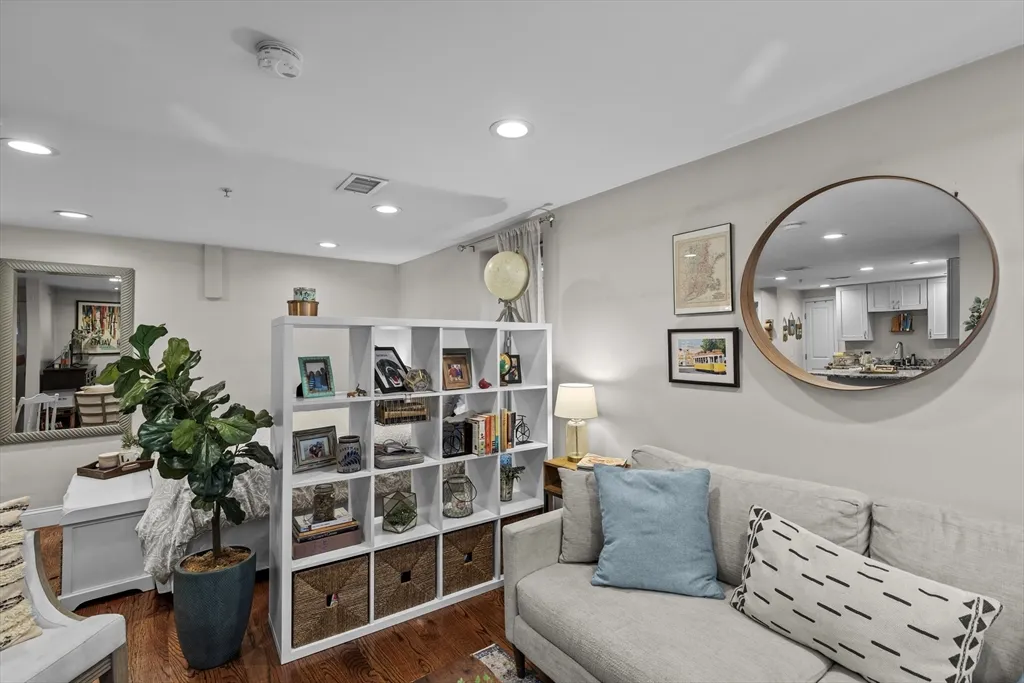 Studio bed, 1 bath apartment for rent at 297 D St Unit 1, South Boston — photo 8 of 12