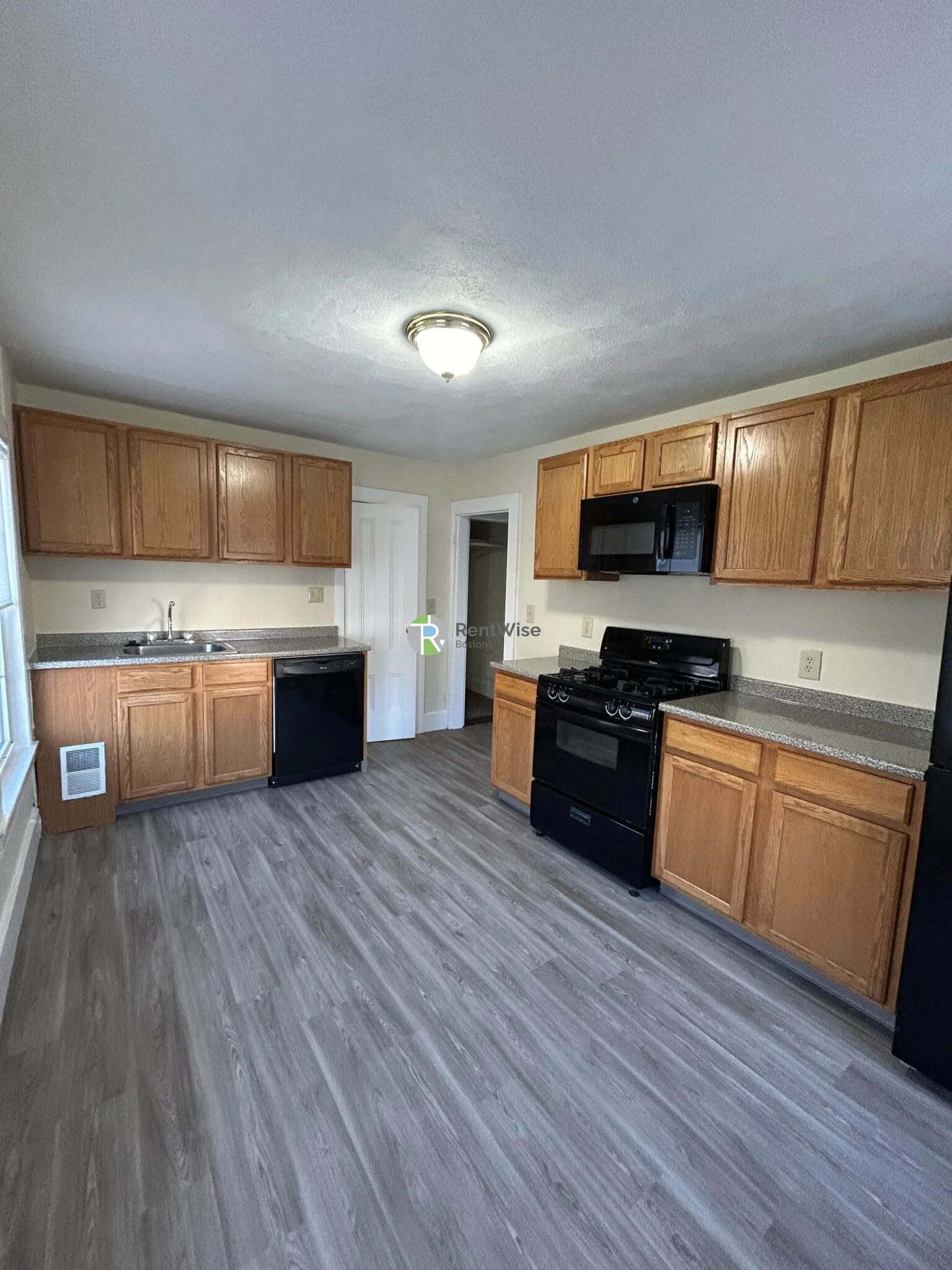 1 bed, 1 bath apartment for rent at 297 Nahant Rd Unit 10, Nahant — photo 7 of 12