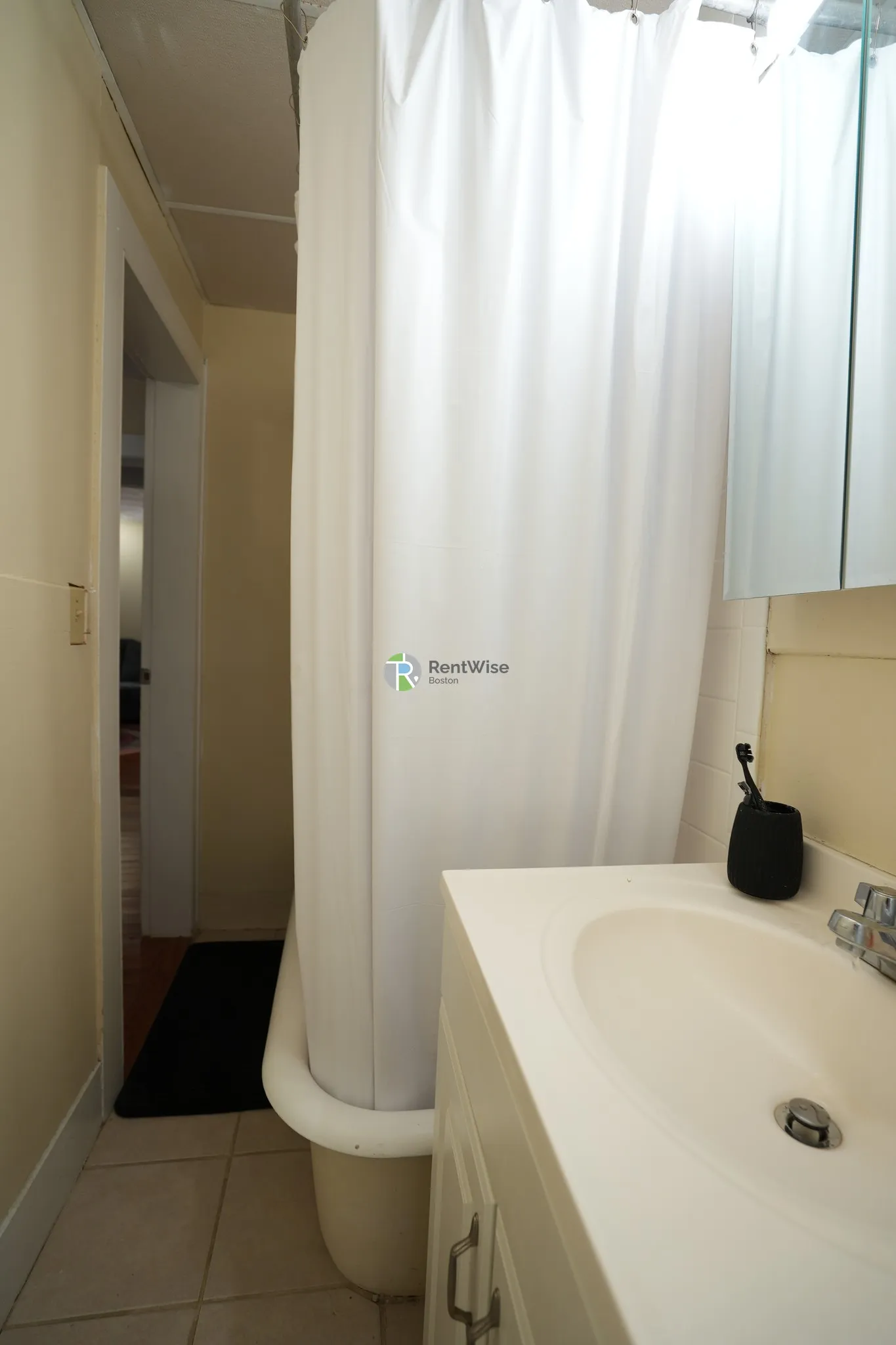 1 bed, 1 bath apartment for rent at 297 Nahant Rd Unit 9, Nahant — photo 4 of 18