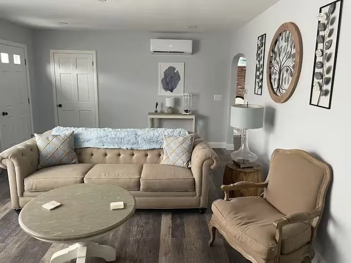 4 bed, 2 bath apartment for rent at 297 Swansom Rd, Swansea — photo 2 of 13