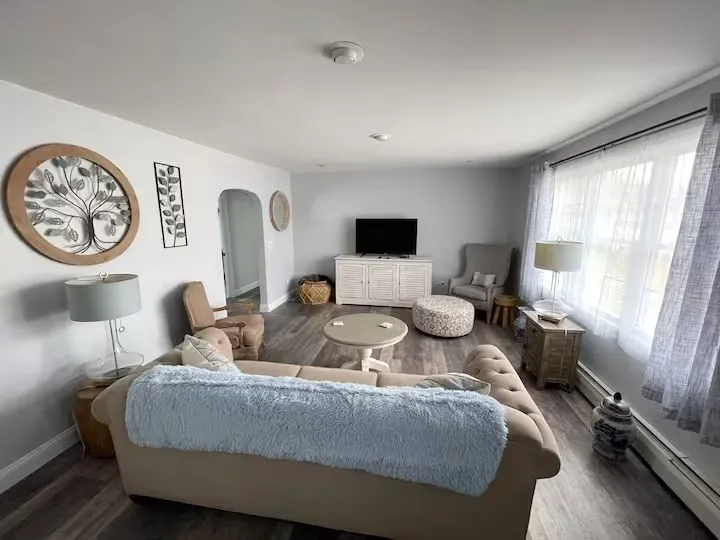 4 bed, 2 bath apartment for rent at 297 Swansom Rd, Swansea — photo 3 of 13