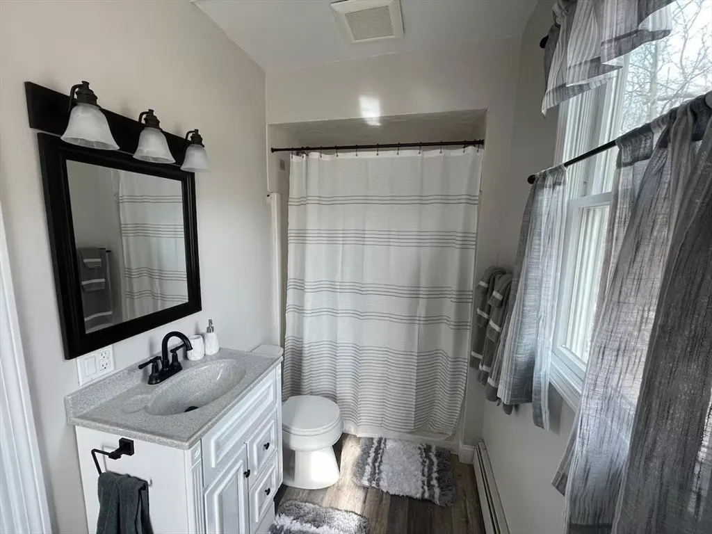 4 bed, 2 bath apartment for rent at 297 Swansom Rd, Swansea — photo 8 of 13