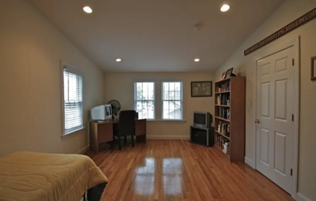 3 bed, 2 bath apartment for rent at 297 Weston Rd, Wellesley — photo 5 of 9