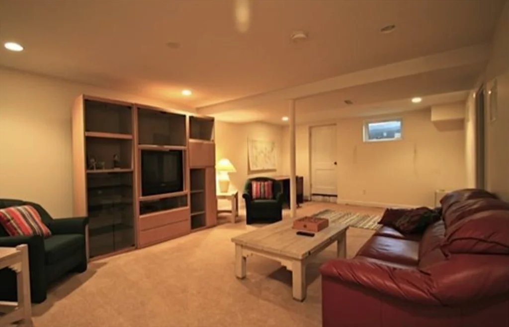 3 bed, 2 bath apartment for rent at 297 Weston Rd, Wellesley — photo 9 of 9