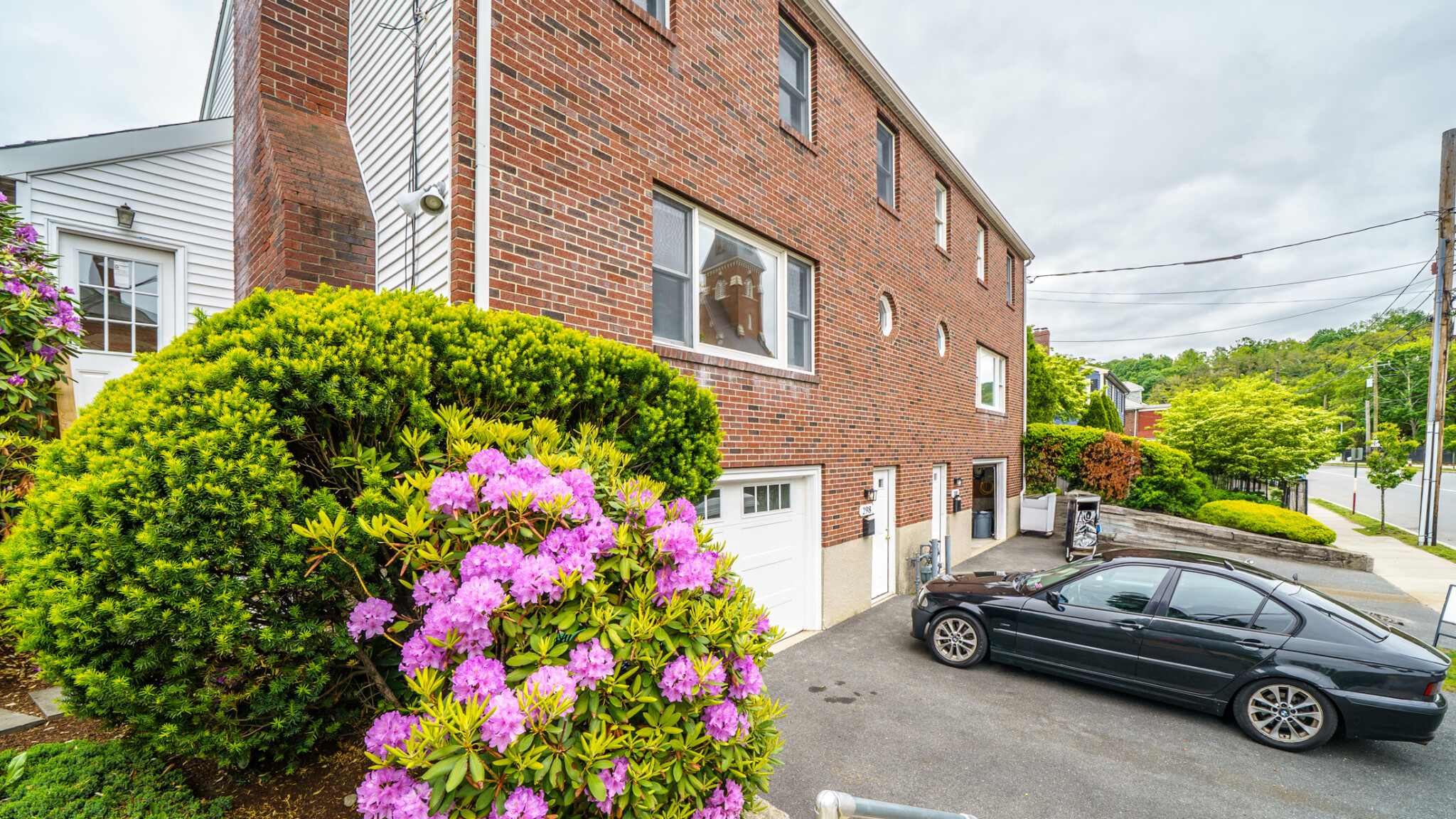 3 bed, 2.5 bath apartment for rent at 298 Adams St Unit 298, Nonantum — photo 2 of 28