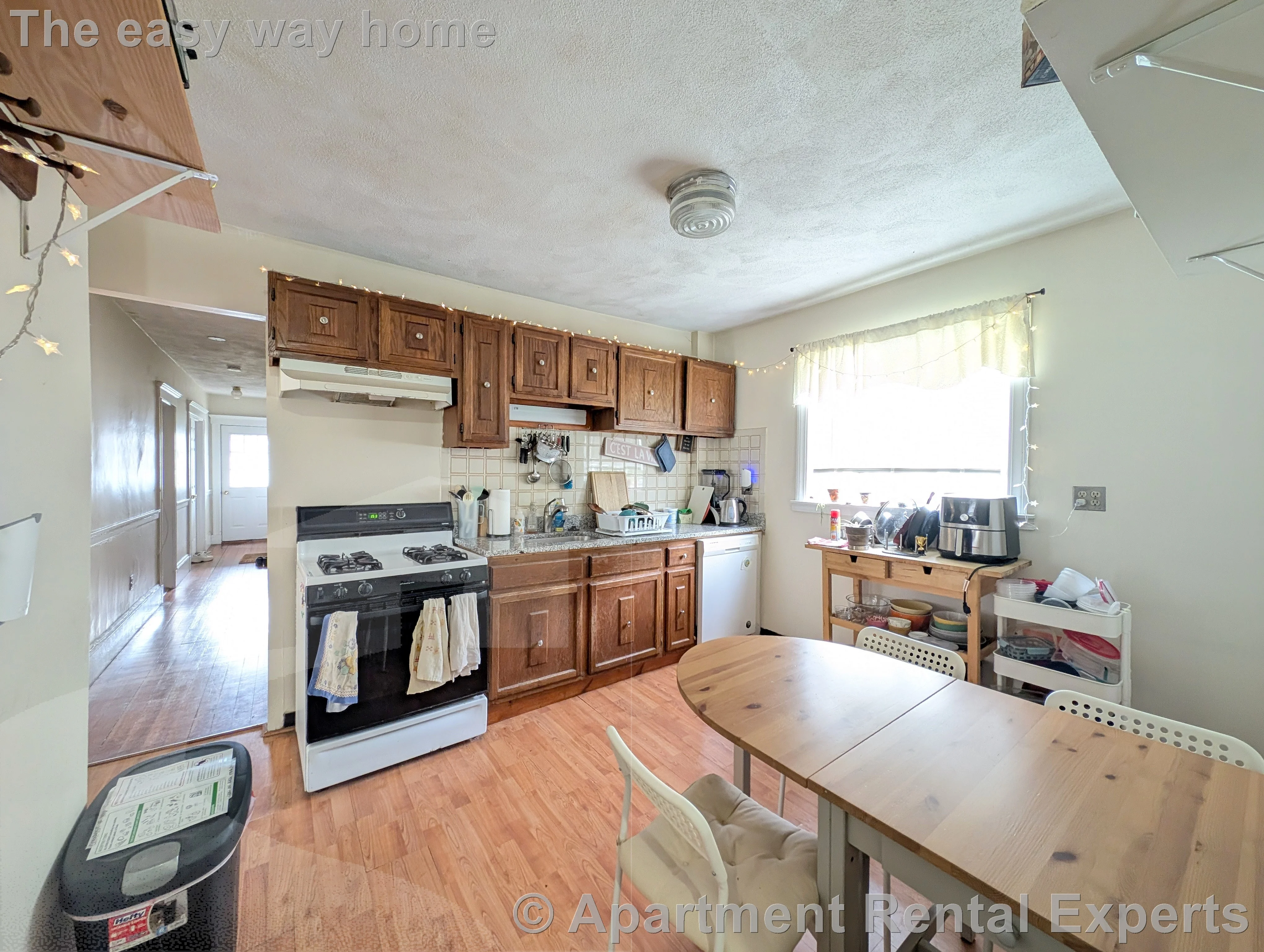 4 bed, 1 bath apartment for rent at 298 Boston Ave Unit 3, Tufts — photo 4 of 17