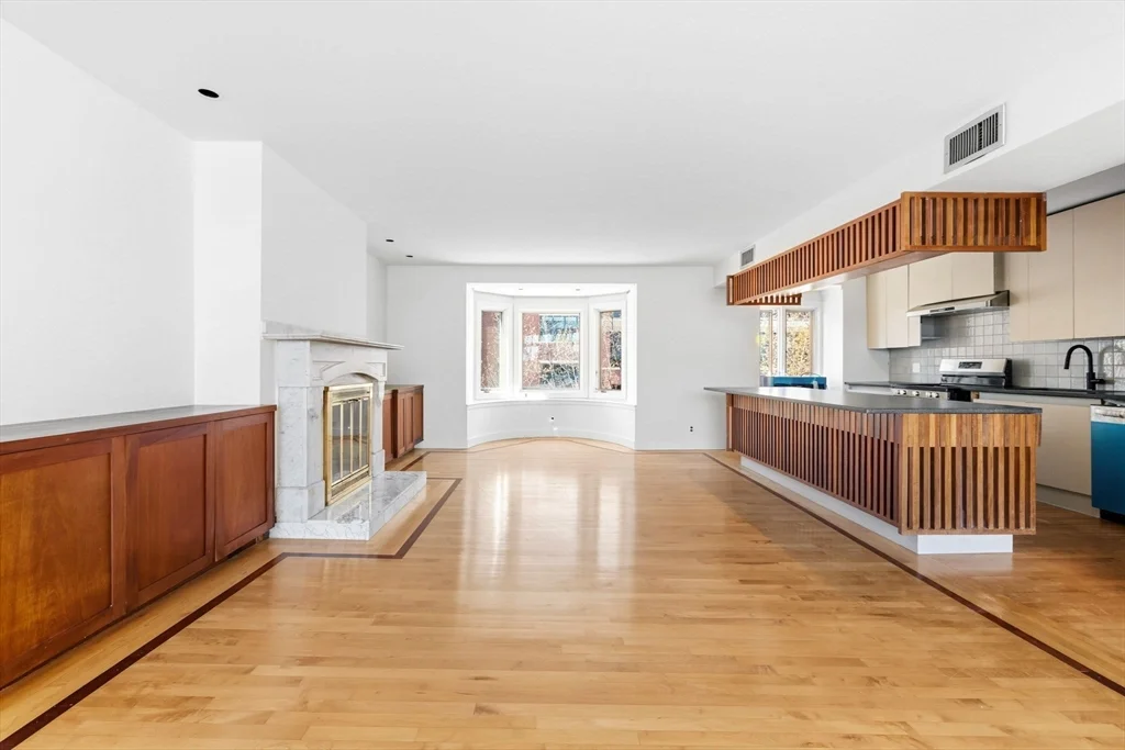 3 bed, 1 bath apartment for rent at 298 Columbus Ave Unit 4, Back Bay — photo 3 of 26