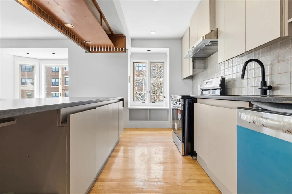 3 bed, 1 bath apartment for rent at 298 Columbus Ave Unit 4, Back Bay — photo 8 of 26