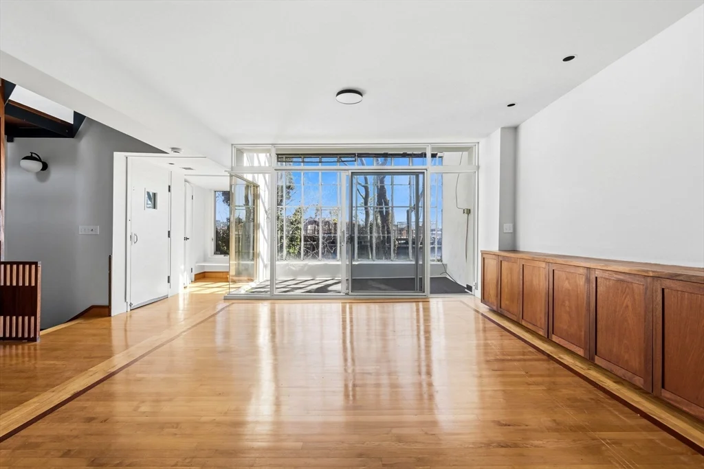 3 bed, 1 bath apartment for rent at 298 Columbus Ave Unit 4, Back Bay — photo 2 of 26