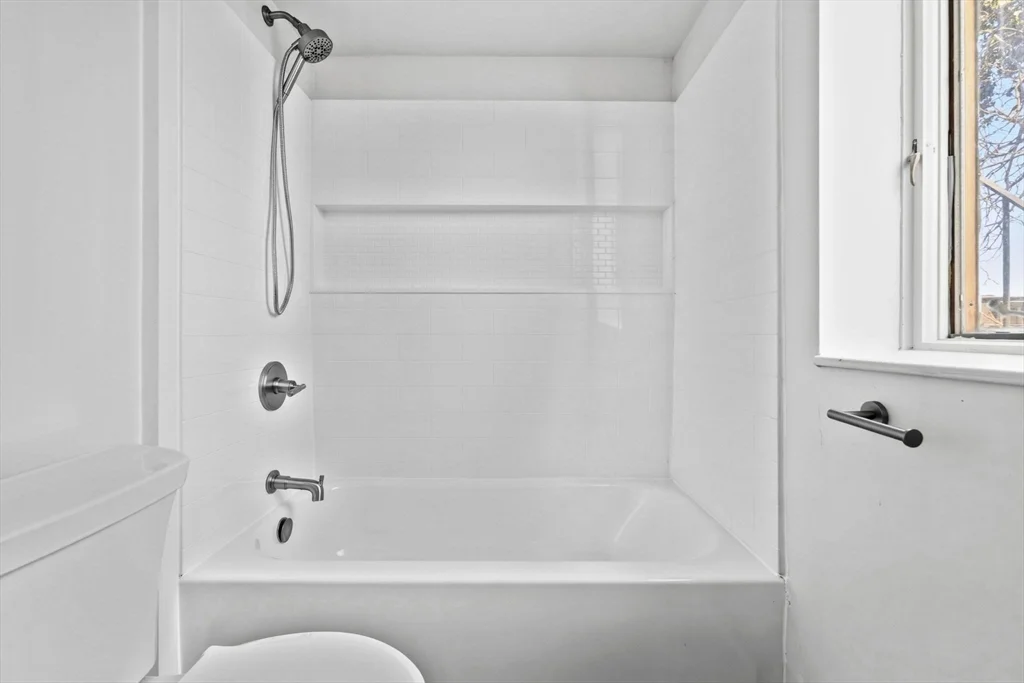 3 bed, 1 bath apartment for rent at 298 Columbus Ave Unit 4, Back Bay — photo 17 of 26