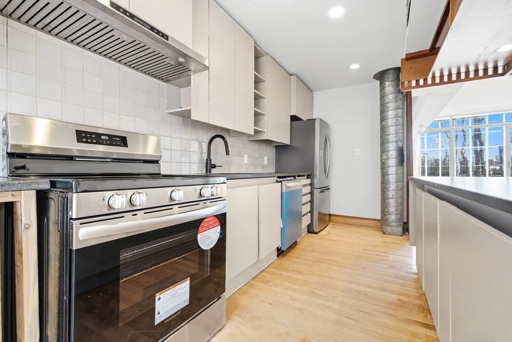 3 bed, 1 bath apartment for rent at 298 Columbus Ave Unit 4, Back Bay — photo 7 of 26