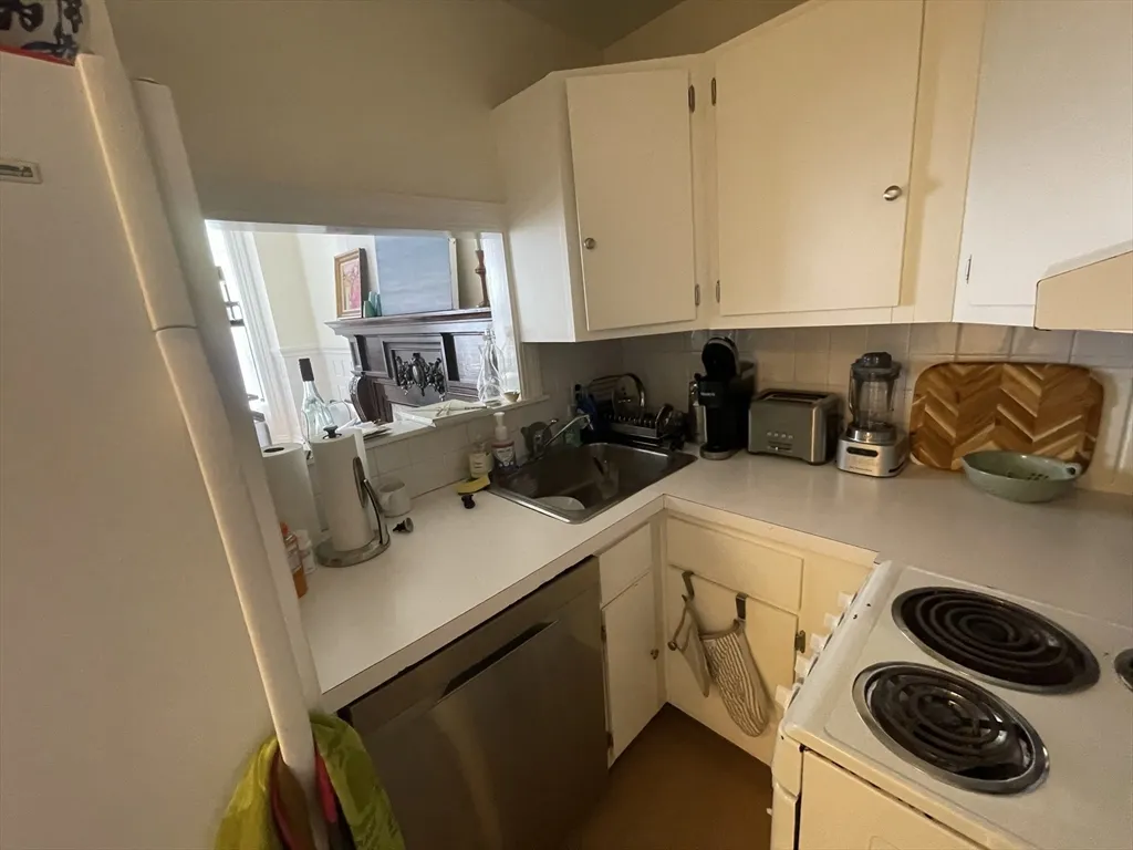 1 bed, 1 bath apartment for rent at 298 Commonwealth Ave Unit 101, Back Bay — photo 3 of 9