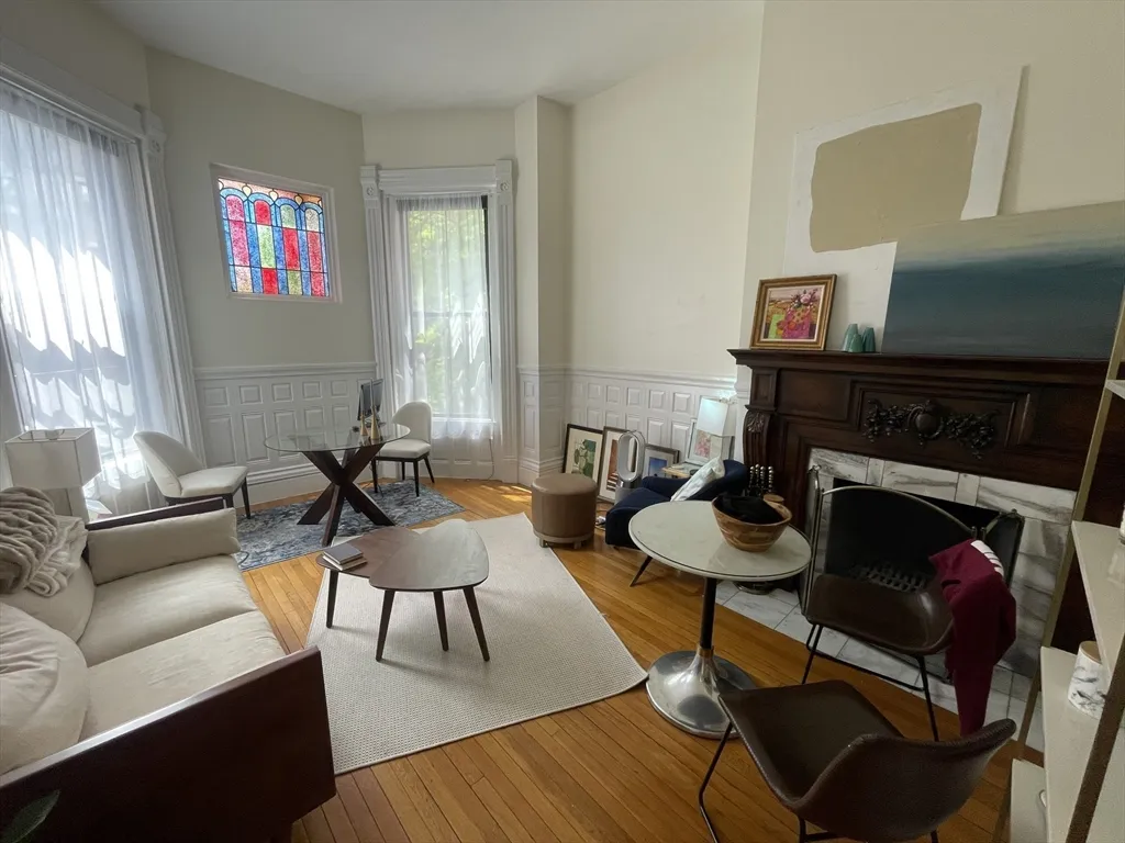 1 bed, 1 bath apartment for rent at 298 Commonwealth Ave Unit 102, Back Bay