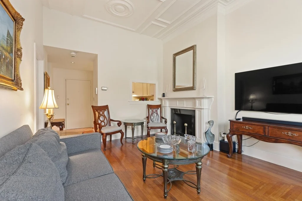 1 bed, 1 bath apartment for rent at 298 Commonwealth Ave Unit 201, Back Bay — photo 2 of 9
