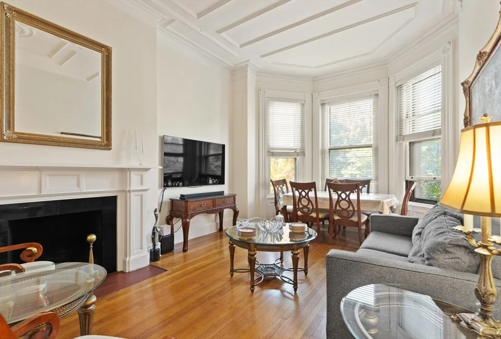 1 bed, 1 bath apartment for rent at 298 Commonwealth Ave Unit 201, Back Bay