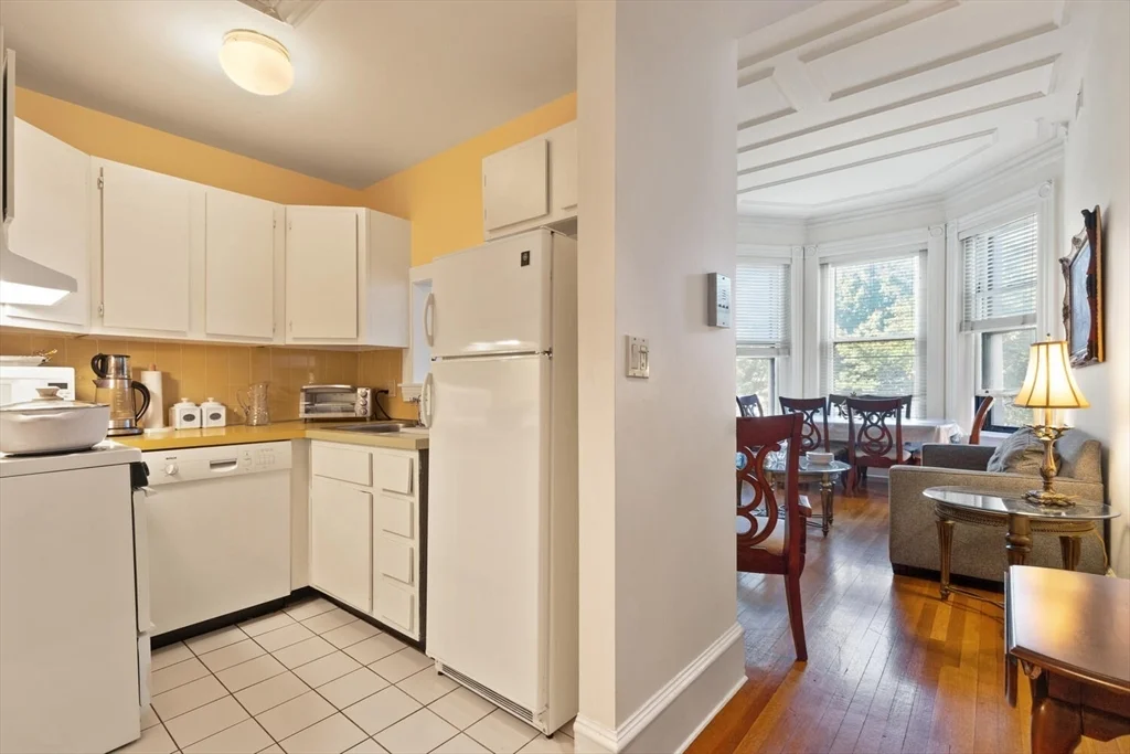 1 bed, 1 bath apartment for rent at 298 Commonwealth Ave Unit 201, Back Bay — photo 3 of 9
