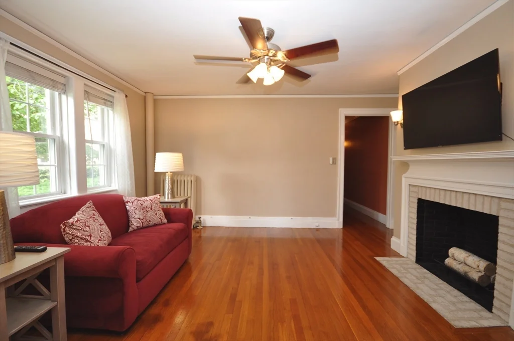 1 bed, 1 bath apartment for rent at 298 Main St Unit 12, Wakefield — photo 2 of 23
