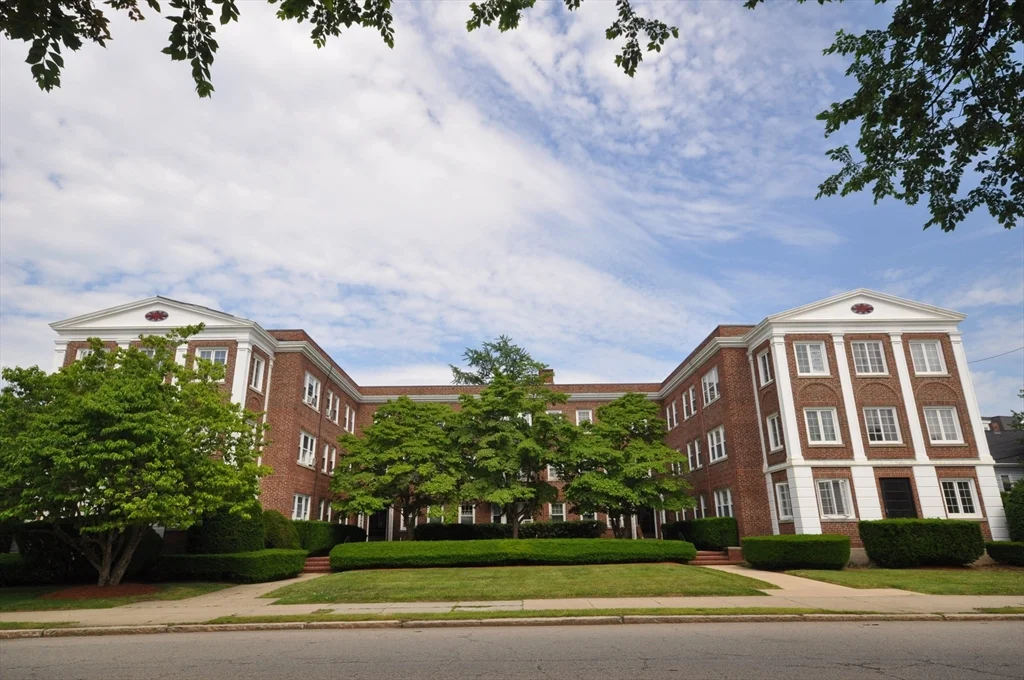 1 bed, 1 bath apartment for rent at 298 Main St Unit 12, Wakefield — photo 1 of 23