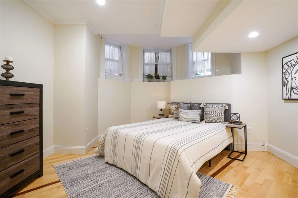 2 bed, 2 bath apartment for rent at 298 Marlborough Unit 1, Back Bay — photo 8 of 24