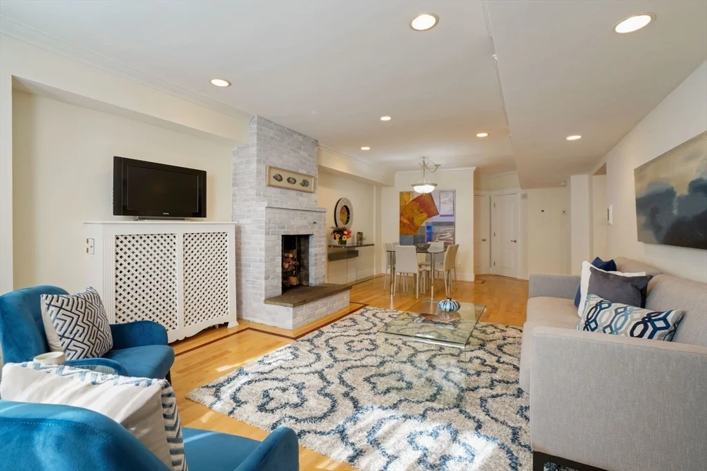 2 bed, 2 bath apartment for rent at 298 Marlborough Unit 1, Back Bay — photo 3 of 24