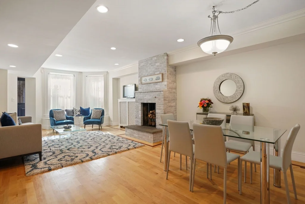 2 bed, 2 bath apartment for rent at 298 Marlborough Unit 1, Back Bay