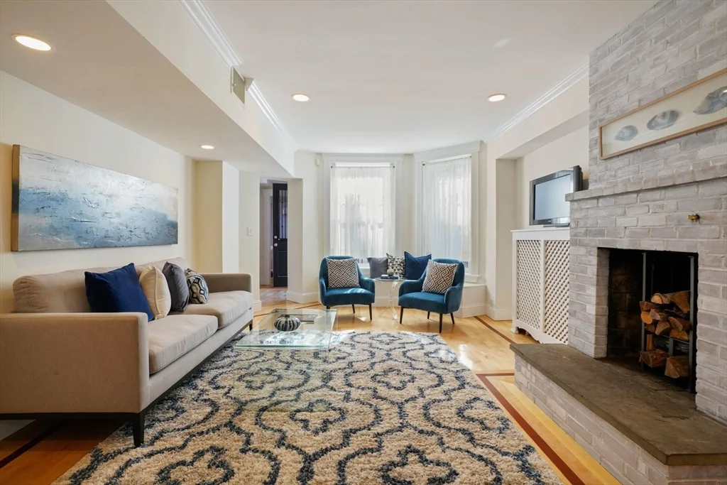 2 bed, 2 bath apartment for rent at 298 Marlborough Unit 1, Back Bay — photo 2 of 24