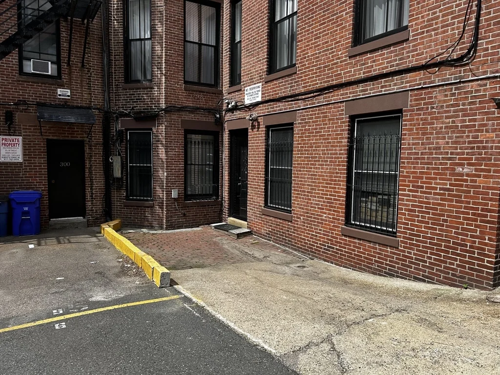2 bed, 2 bath apartment for rent at 298 Marlborough Unit 1, Back Bay — photo 22 of 24