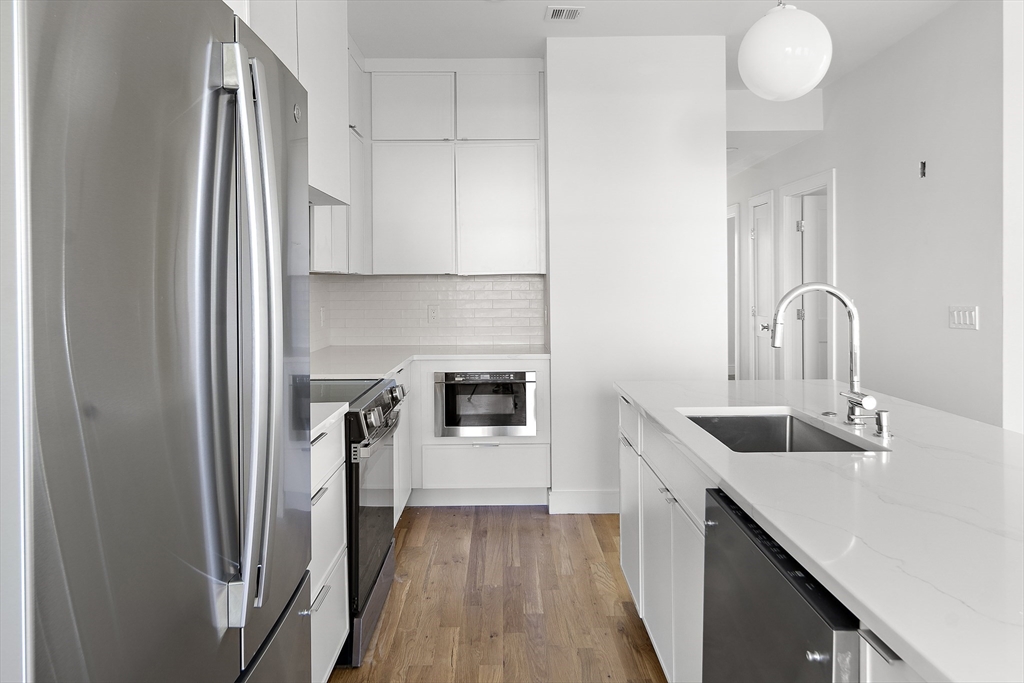 2 bed, 2 bath apartment for rent at 298 Maverick St Unit 1, East Boston — photo 6 of 27