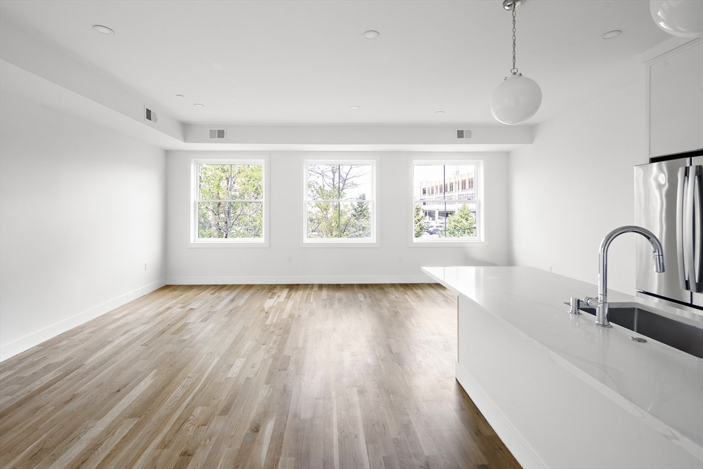2 bed, 2 bath apartment for rent at 298 Maverick St Unit 1, East Boston — photo 11 of 27
