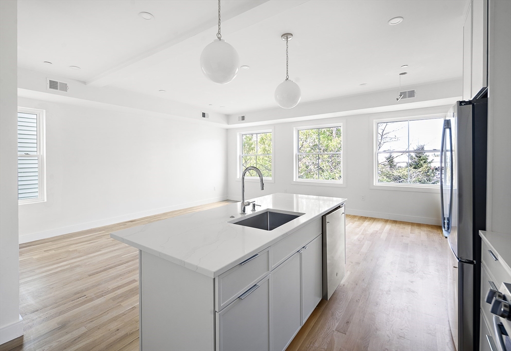 2 bed, 2 bath apartment for rent at 298 Maverick St Unit 1, East Boston — photo 9 of 27