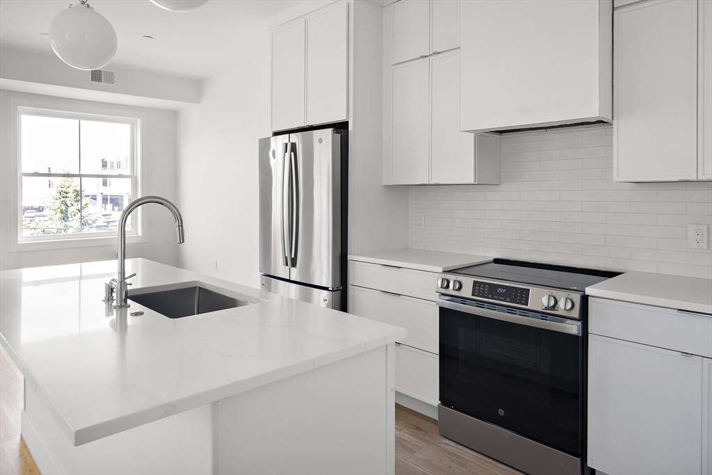 2 bed, 2 bath apartment for rent at 298 Maverick St Unit 1, East Boston — photo 7 of 27