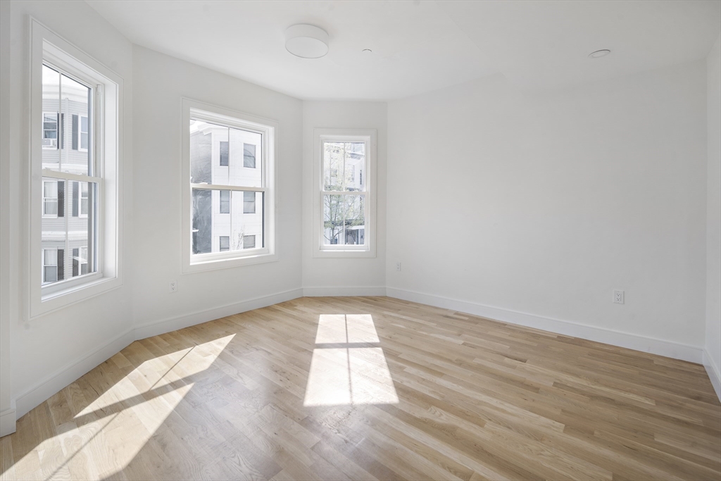 3 bed, 2 bath apartment for rent at 298 Maverick St Unit 2, East Boston — photo 17 of 29