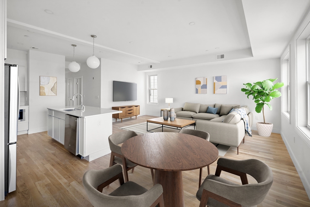 3 bed, 2 bath apartment for rent at 298 Maverick St Unit 2, East Boston
