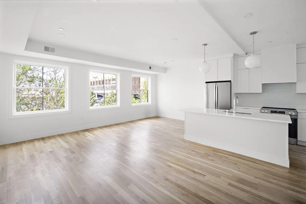3 bed, 2 bath apartment for rent at 298 Maverick St Unit 3, East Boston — photo 13 of 29