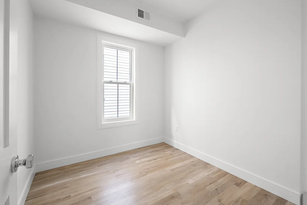 3 bed, 2 bath apartment for rent at 298 Maverick St Unit 3, East Boston — photo 25 of 29
