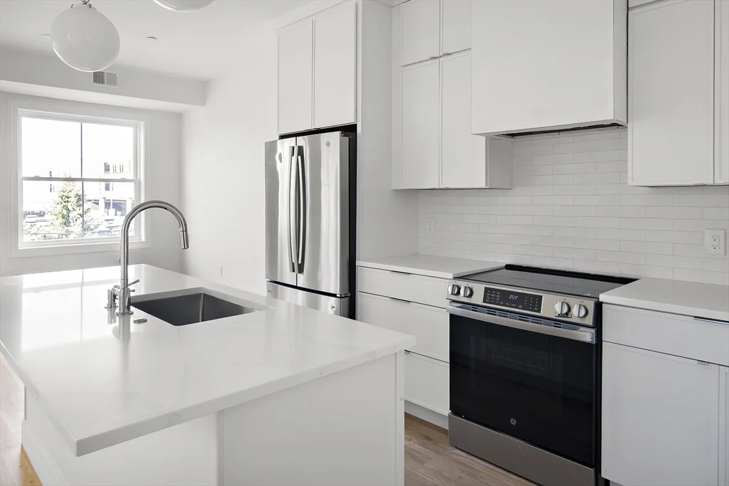 3 bed, 2 bath apartment for rent at 298 Maverick St Unit 3, East Boston — photo 7 of 29