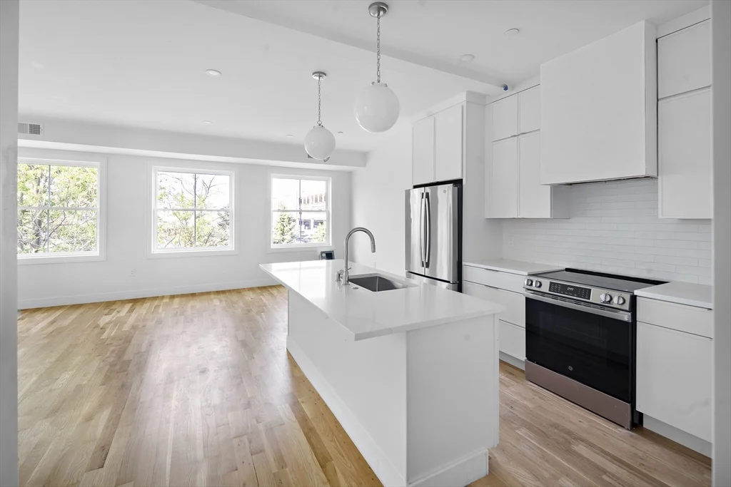 3 bed, 2 bath apartment for rent at 298 Maverick St Unit 3, East Boston — photo 8 of 29